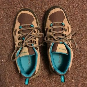 Bearpaw hiking shoes, size 6.5